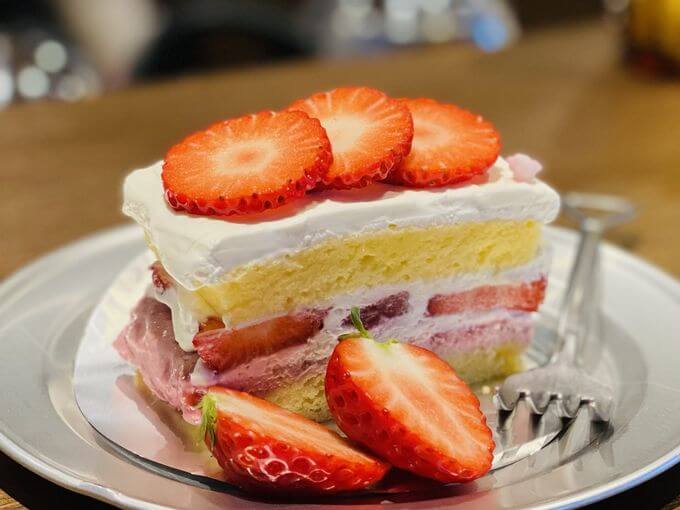 喫茶まにまに 静岡市葵区鷹匠 芸術的美しさのいちごのスコップケーキ ジャニごり日記 静岡グルメブログ